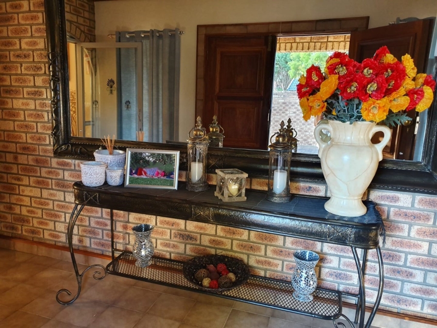 6 Bedroom Property for Sale in Flimieda North West